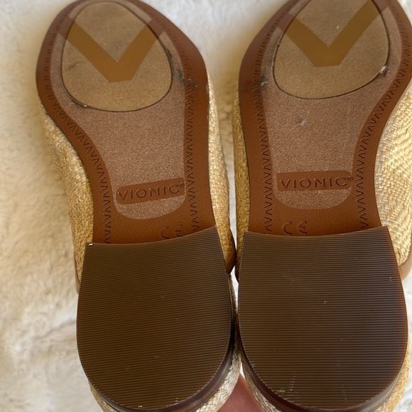 Vionic Willa flat mule - Picture 8 of 10
